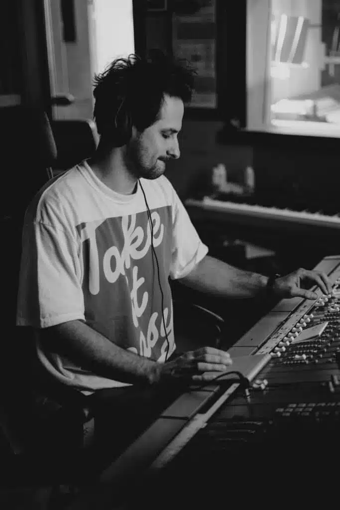 Pexels Tima Miroshnichenko 4988133 music producer 