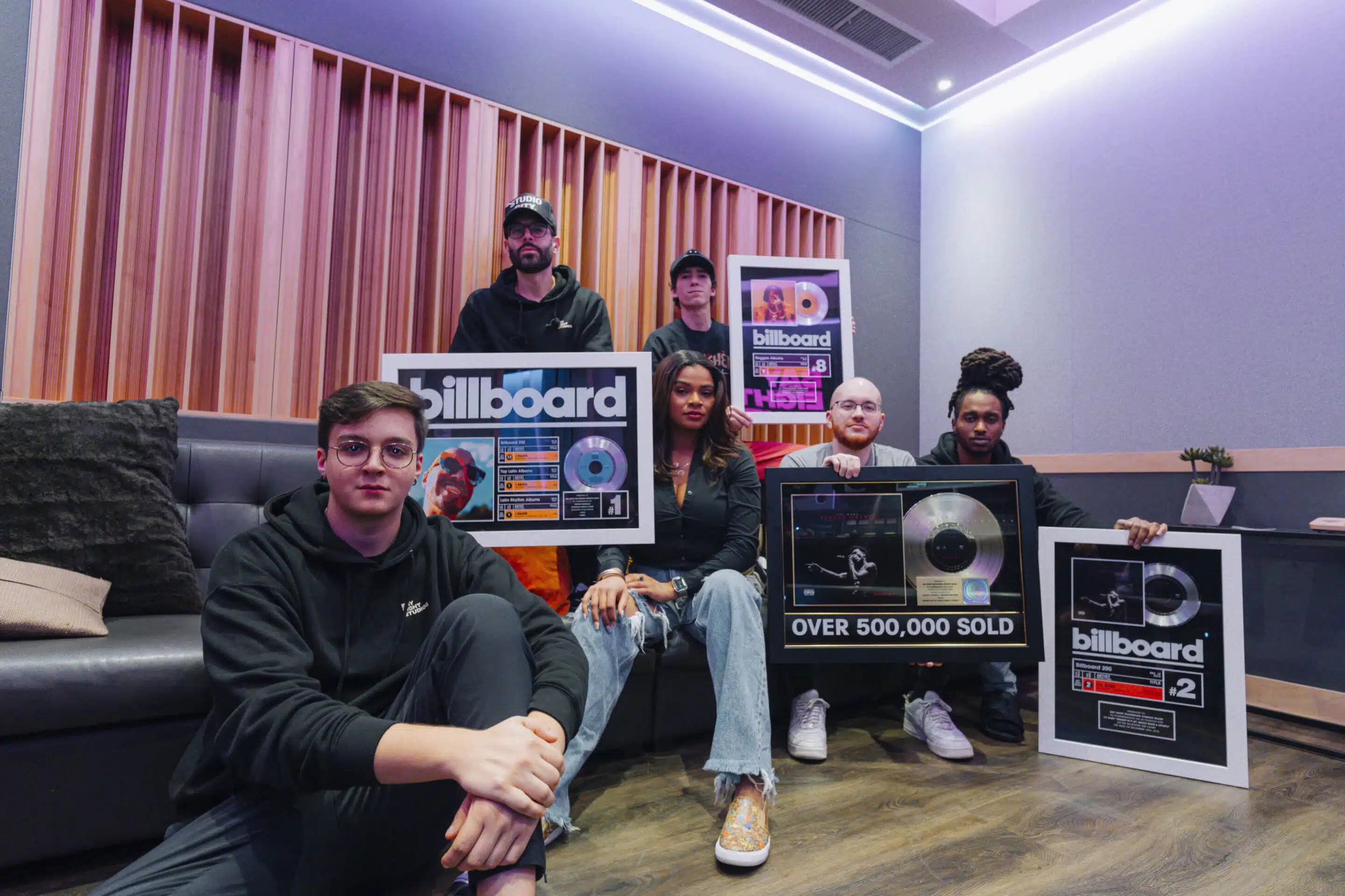 Bay Eight Studios - Ganador del Billboard Music Awward