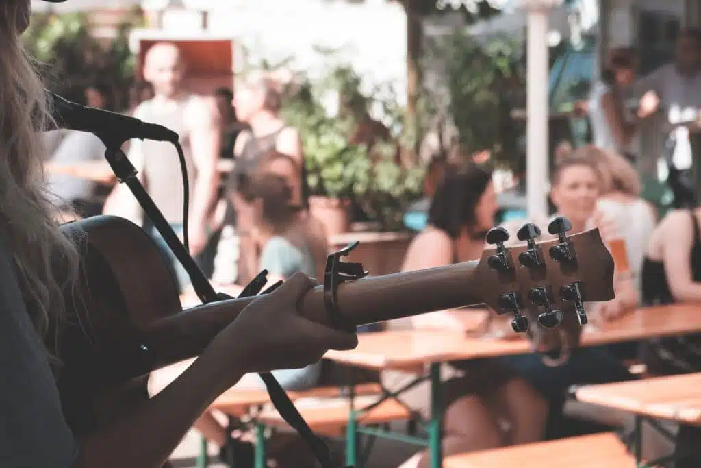 Learn the 5 ways to gain exposure as an independent artist